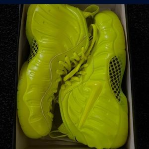 Foamposite pro volt size 8.5 original box still in very good condition.